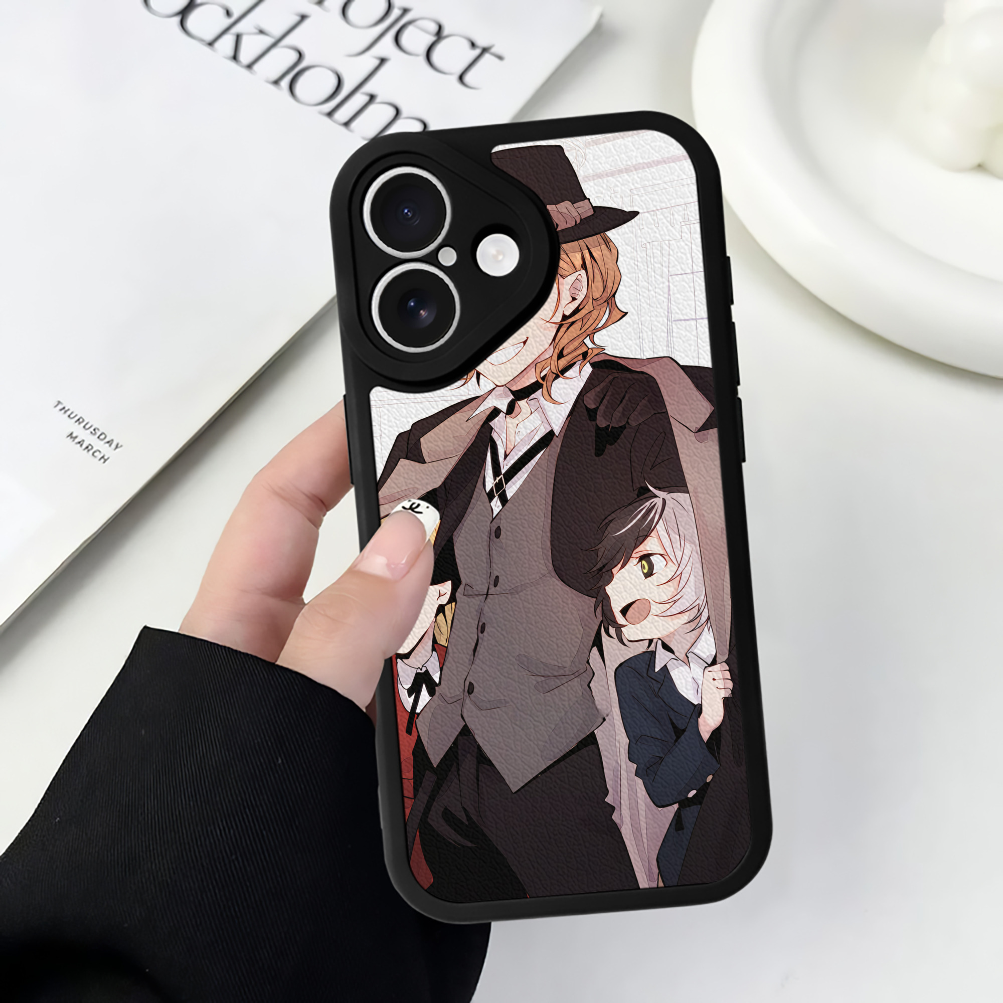 （画像用） 文豪ストレイドッグス Bungo Stray Dogs 【iPhone 16シリーズ対応】シリコンスマホケース（レザー調） 材質：シリコン